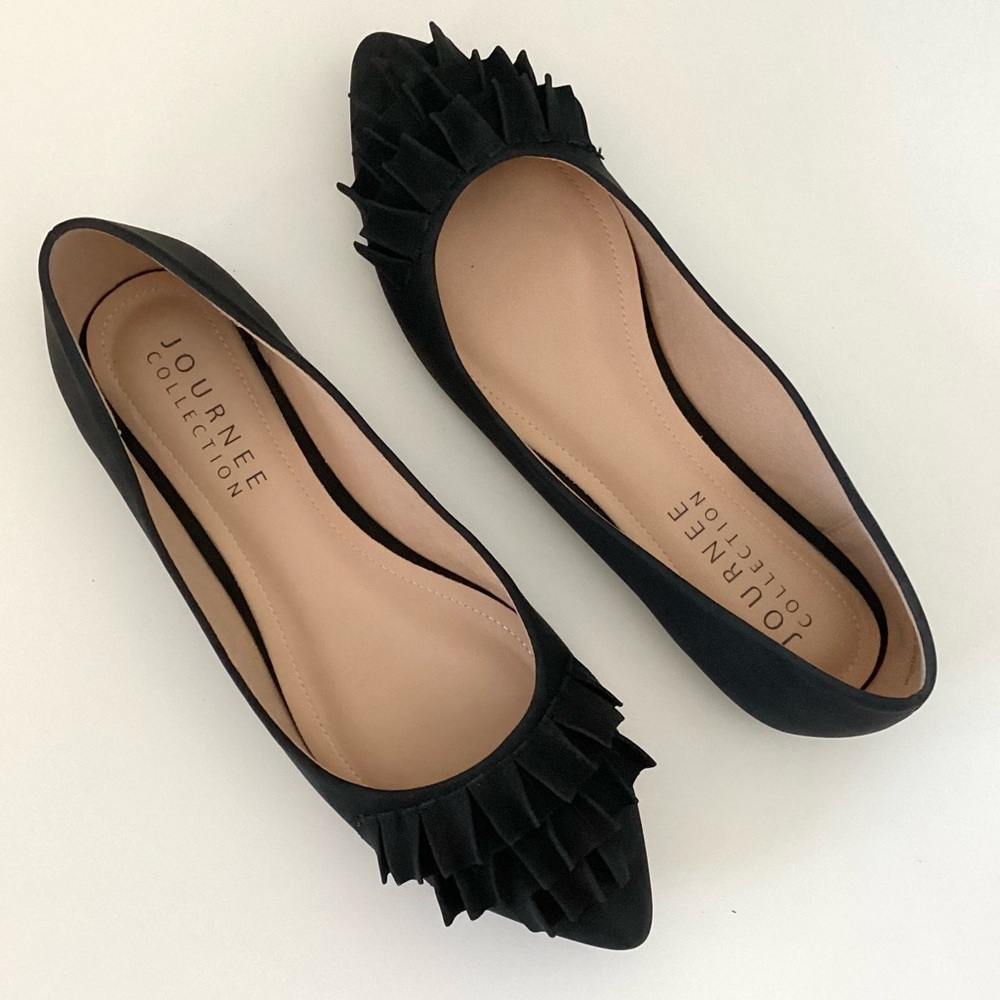 \Journee Collection\ NWT Judy Flats